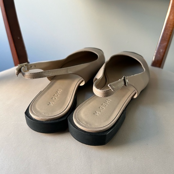 M. Gemi Tan and Black Slingback Heels - Picture 4 of 6